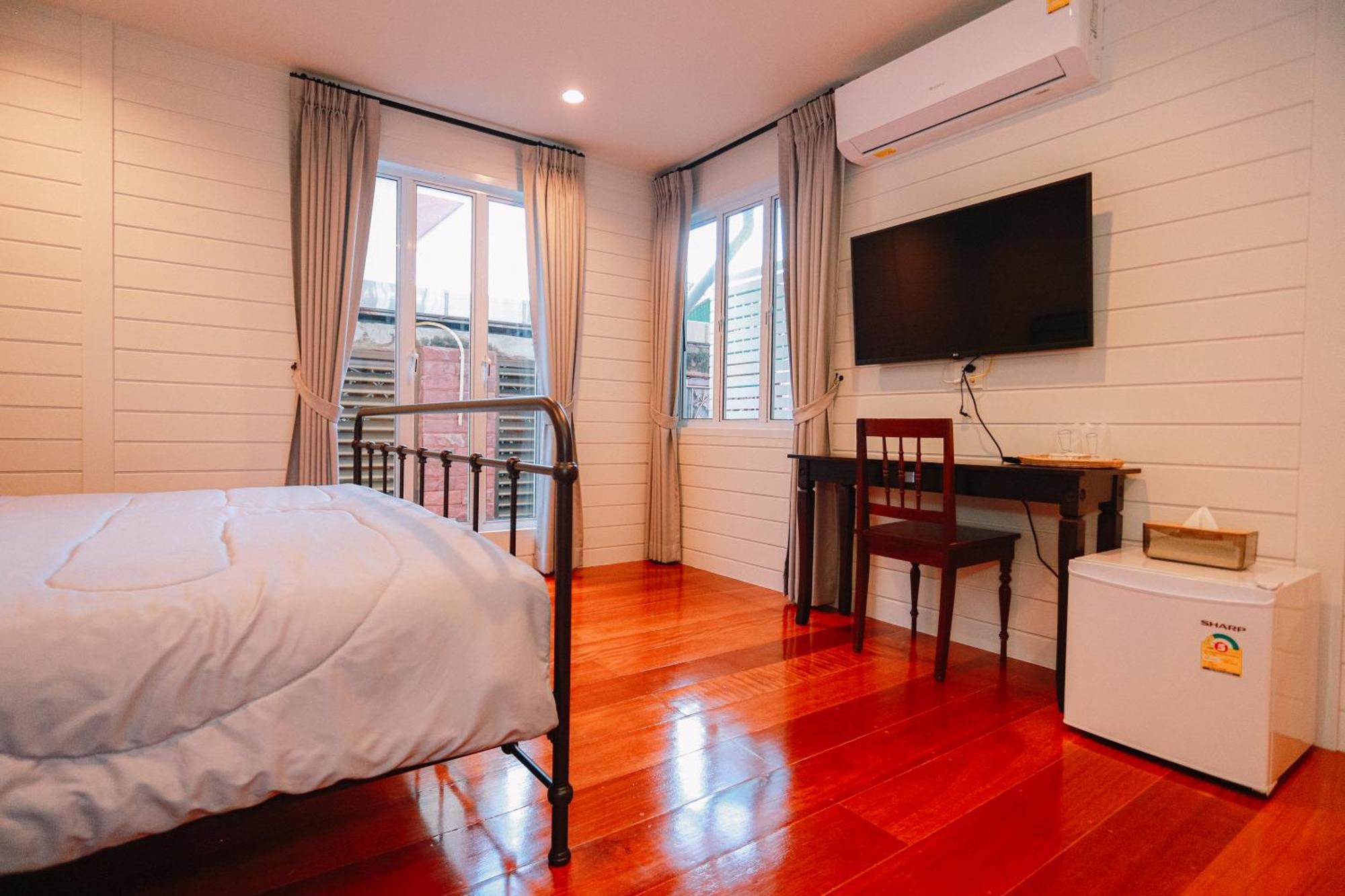 Chertel Poshtel Ban Chamun Exterior photo