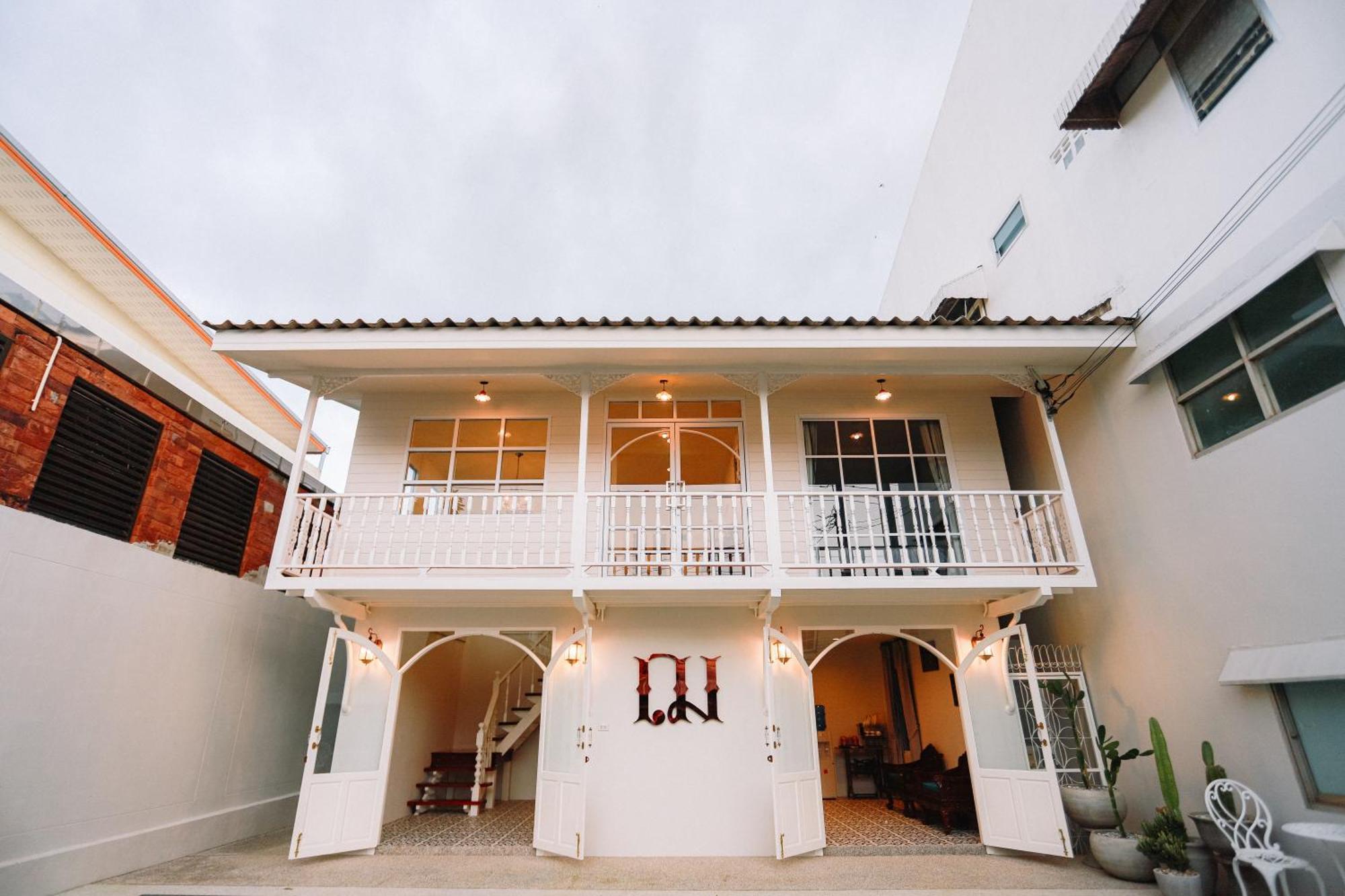 Chertel Poshtel Ban Chamun Exterior photo