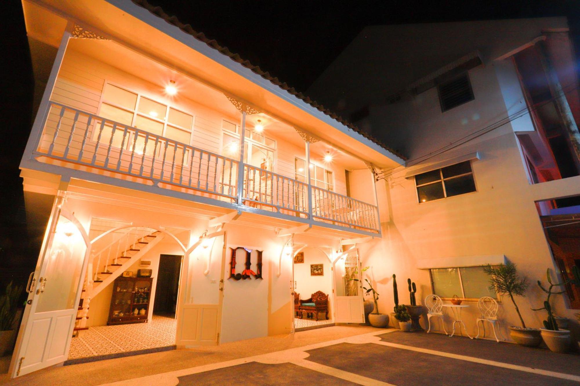 Chertel Poshtel Ban Chamun Exterior photo