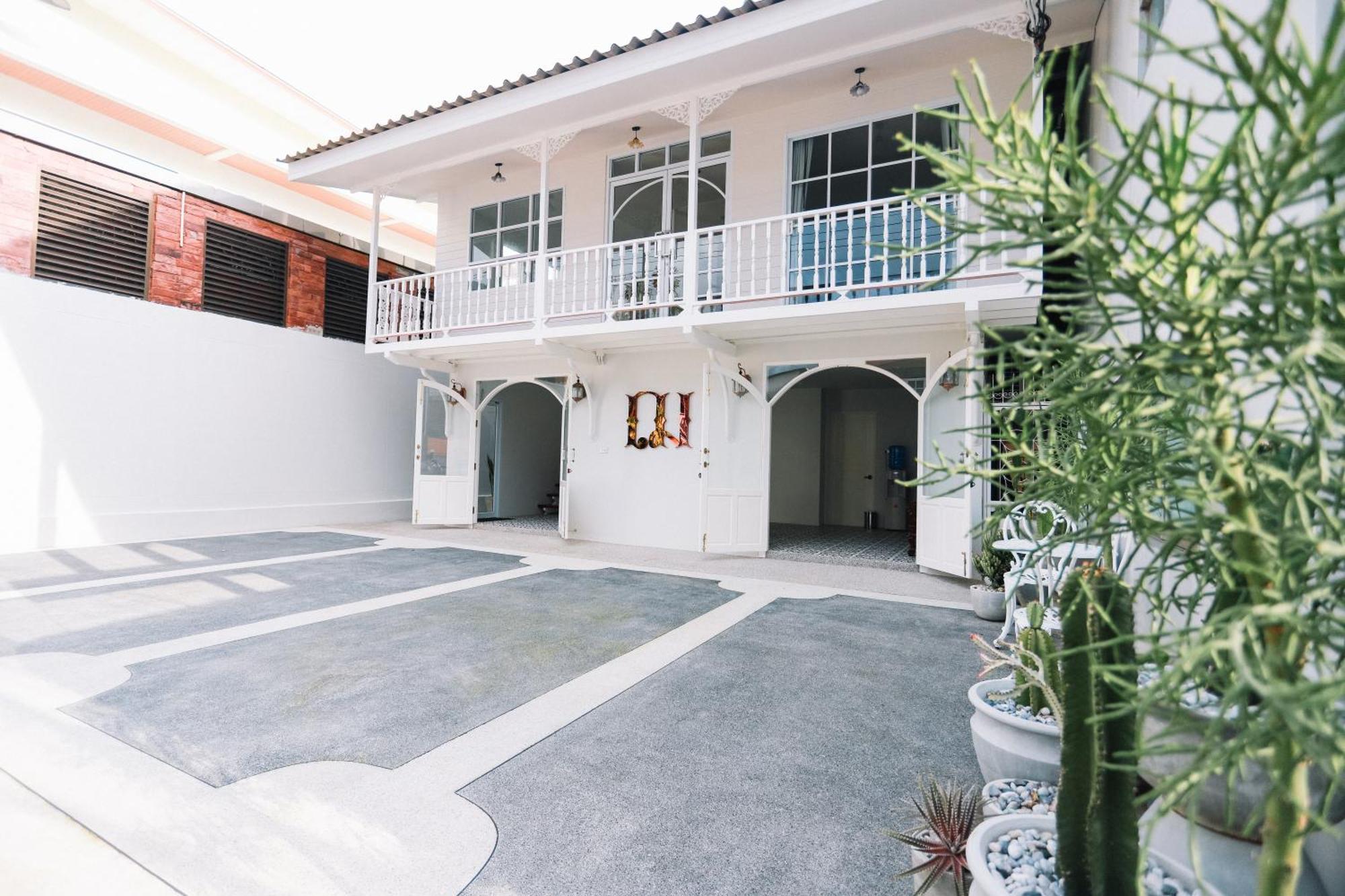 Chertel Poshtel Ban Chamun Exterior photo